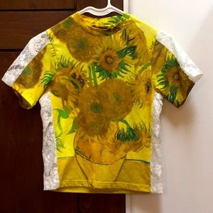 Van Gogh T-shirt with added white lace